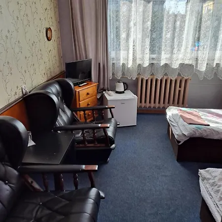 ゲストハウス Karet Obiekt Hotelowy 3*