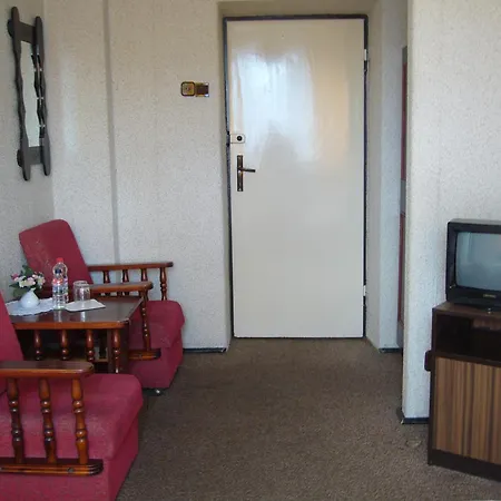 ゲストハウス Karet Obiekt Hotelowy 3*