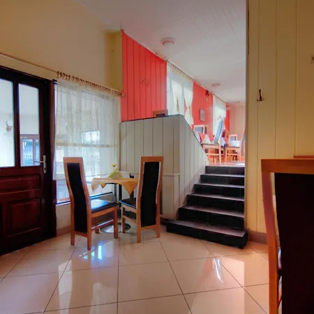 Karet Obiekt Hotelowy ゲストハウス 3*