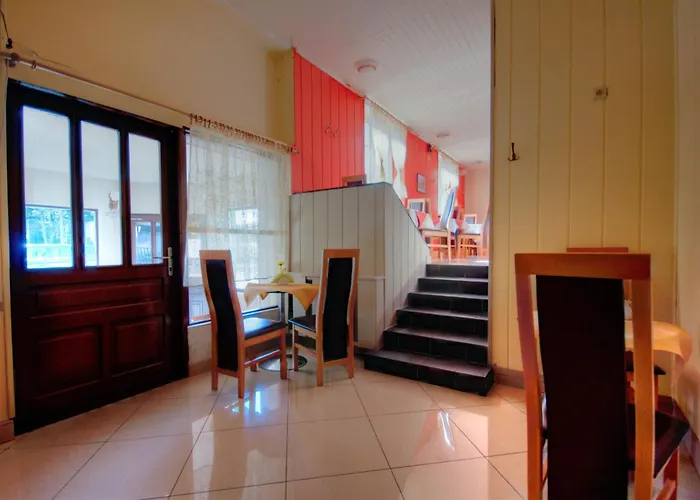 Karet Obiekt Hotelowy 招待所 3*