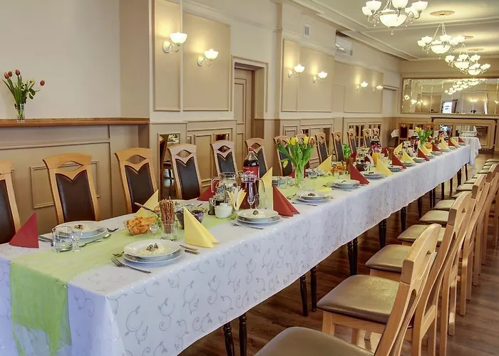 Karet Obiekt Hotelowy 招待所 Skoczów