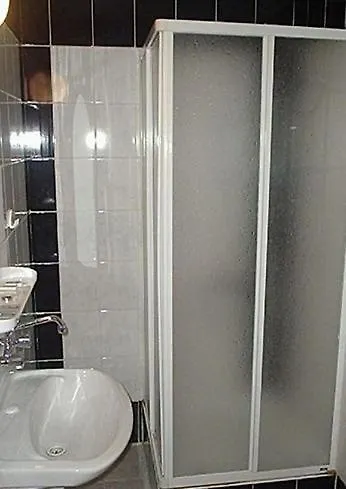 招待所 Karet Obiekt Hotelowy 3*